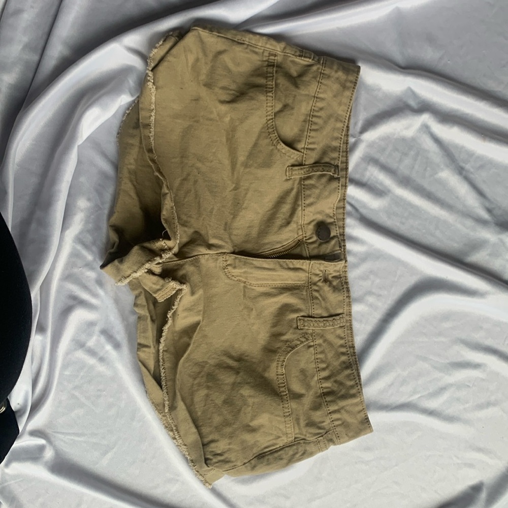 No boundaries tan shorts US size 15